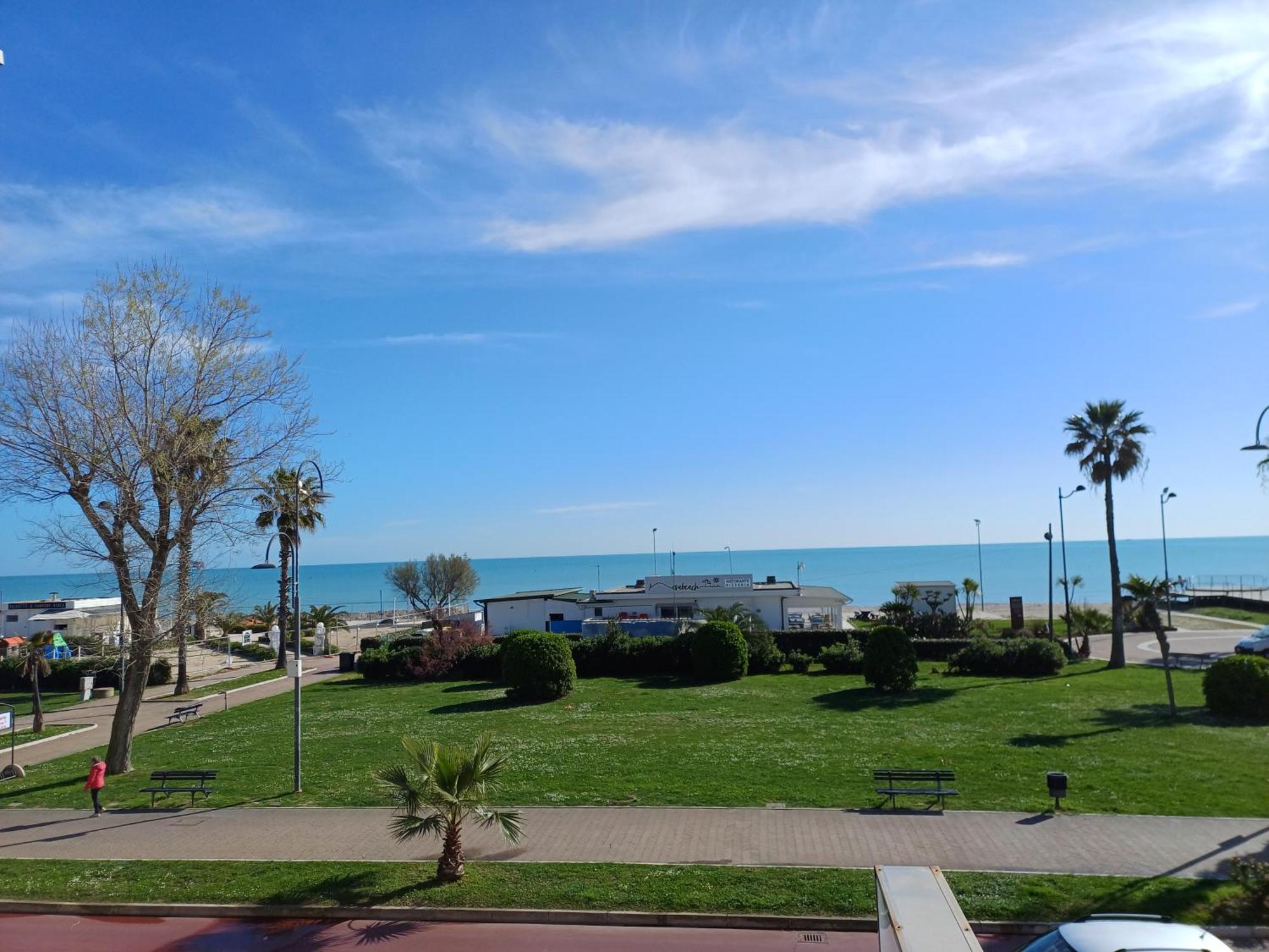 Hotel Promenade Porto SantʼElpidio Esterno foto