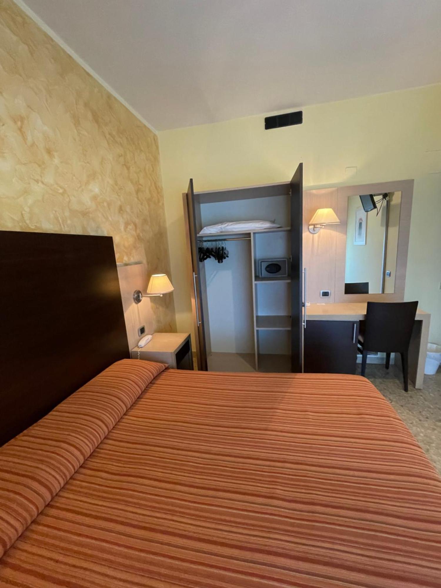 Hotel Promenade Porto SantʼElpidio Esterno foto