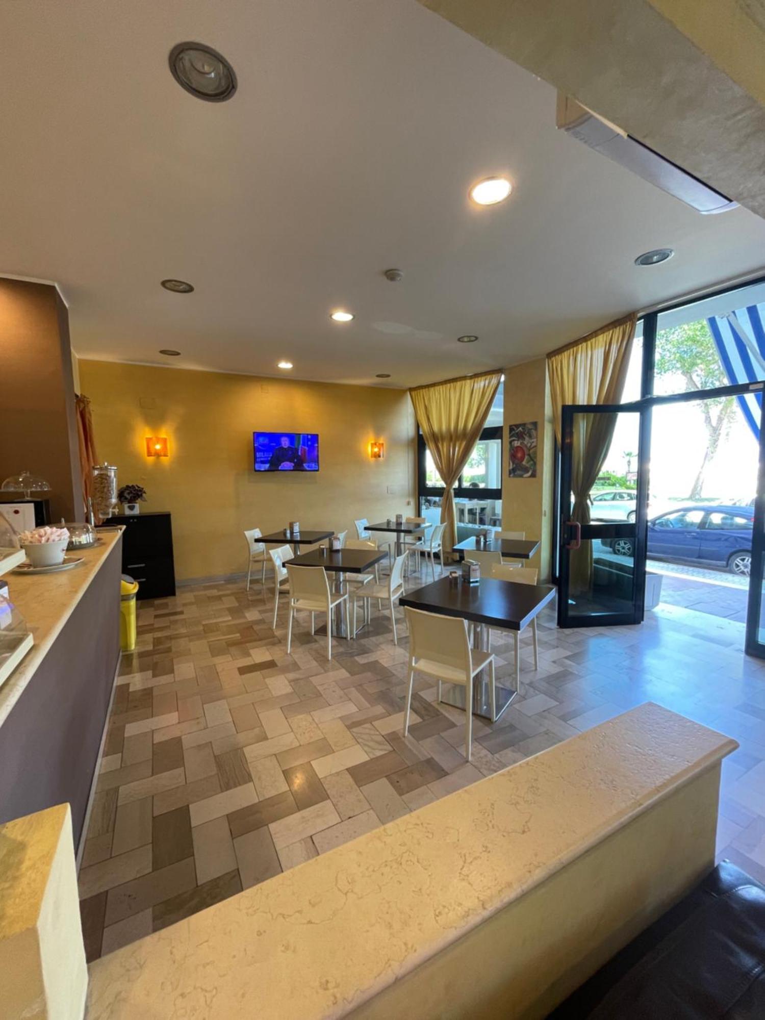 Hotel Promenade Porto SantʼElpidio Esterno foto
