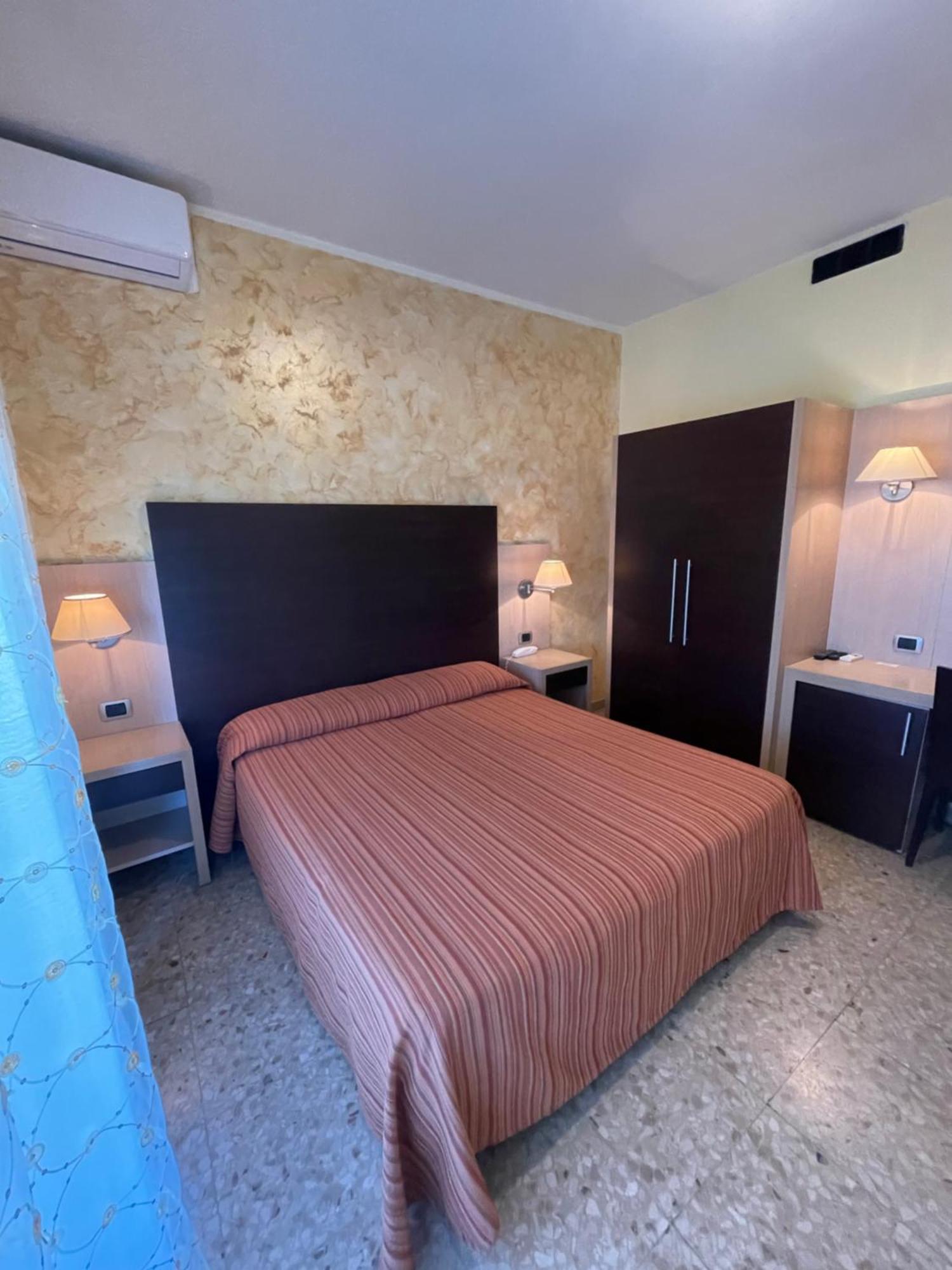 Hotel Promenade Porto SantʼElpidio Esterno foto