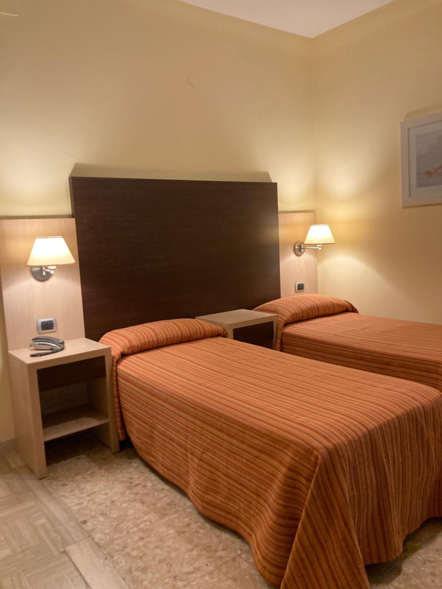 Hotel Promenade Porto SantʼElpidio Esterno foto