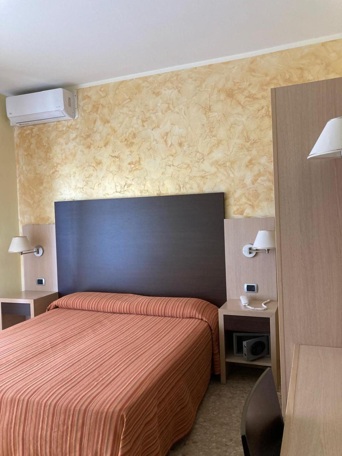 Hotel Promenade Porto SantʼElpidio Esterno foto